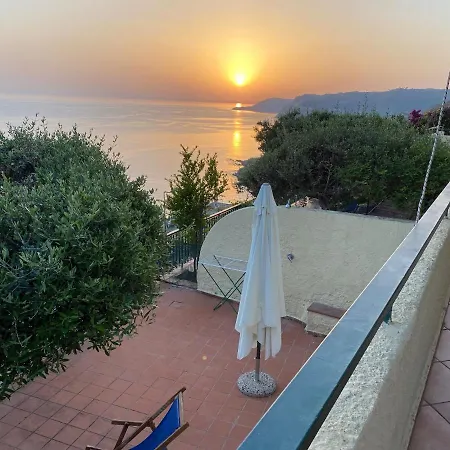 Vista Mare Ad Acciaroli Localita Mezzatorre Ferienhaus *