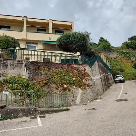 Vista Mare Ad Acciaroli Localita Mezzatorre Ferienhaus