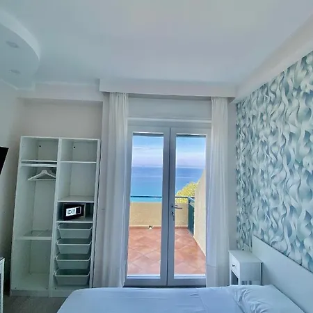 Vista Mare Ad Acciaroli Localita Mezzatorre Ferienhaus