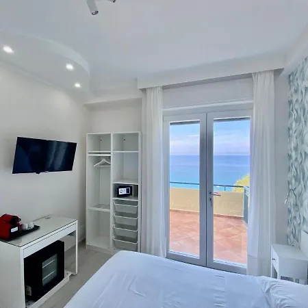 Vista Mare Ad Acciaroli Localita Mezzatorre Ferienhaus