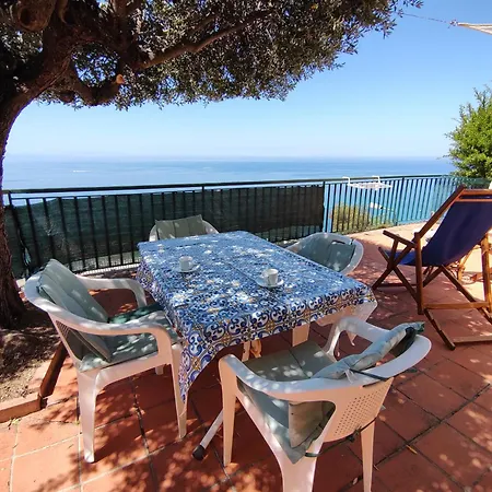 Vista Mare Ad Acciaroli Localita Mezzatorre Ferienhaus *